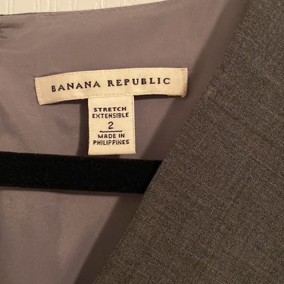 Banana Republic size 2 grey dress. Worn once. No stains, discolouration. - Picture 3 of 13